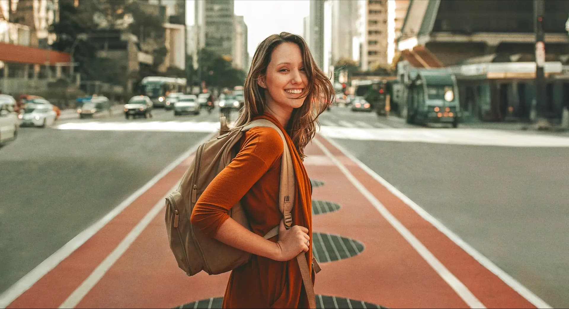 Compara y compra pasajes de bus, tren, transfer al aeropuerto en Chile. Pullman Bus, turbus, Transvip, Delfos y más.